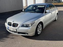 Grå Begagnad 2004 BMW 520 Sedan | 47 000 kr (Marknadspris)