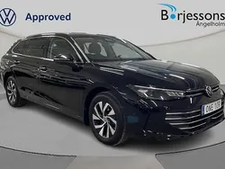 Svart Begagnad 2024 VW Passat Business Kombi | 329 000 kr (Marknadspris)