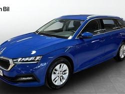 Blå Begagnad 2022 Skoda Octavia Ambition Kombi | 253 900 kr (Marknadspris)