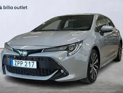 Grå Begagnad 2022 Toyota Corolla Hybrid Style Halvkombi | 249 900 kr (Marknadspris)