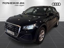 Svart (brilliantsvart) Begagnad 2025 Audi Q2 Proline SUV | 299 900 kr (Marknadspris)
