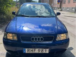 Blå Begagnad 2000 Audi A3 Attraction Halvkombi | 16 000 kr (Lite dyr)