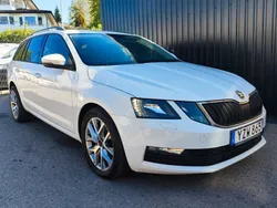 Vit Begagnad 2017 Skoda Octavia Kombi | 124 900 kr (Marknadspris)