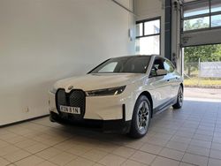 Vit Begagnad 2021 BMW iX Comfort Edition SUV | 545 000 kr (Marknadspris)