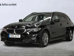 Svart Begagnad 2020 BMW 330e Sport Line Kombi | 279 900 kr (Bra pris)