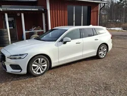 Vit Begagnad 2019 Volvo V60 Momentum Kombi | 194 000 kr (Marknadspris)