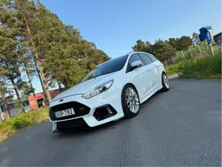 Vit Begagnad 2015 Ford Focus Titanium Kombi | 80 000 kr (Marknadspris)