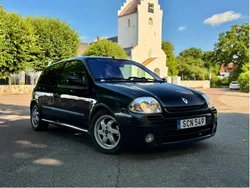 Svart Begagnad 2001 Renault Clio II R.S. Halvkombi | 58 000 kr