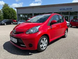 Röd Begagnad 2012 Toyota Aygo Halvkombi | 54 900 kr (Marknadspris)