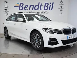 Vit Begagnad 2022 BMW 330e M Sport Kombi | 359 500 kr (Marknadspris)