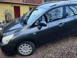 Mörkgrå Begagnad 2012 Toyota Verso Minibuss | 55 000 kr (Marknadspris)