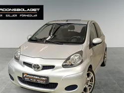 Silver Begagnad 2009 Toyota Aygo Halvkombi | 22 900 kr (Marknadspris)