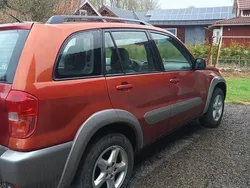 Röd Begagnad 2001 Toyota RAV4 SUV | 25 000 kr (Bra pris)