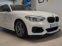 Vit Begagnad 2017 BMW M140 M Sport Halvkombi | 329 900 kr (Marknadspris)