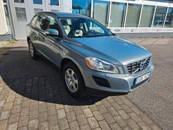 Ljusblå (blåmetallic) Begagnad 2011 Volvo XC60 Momentum SUV | 84 900 kr (Marknadspris)