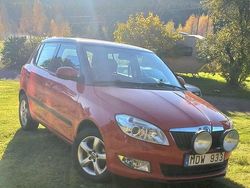 Röd Begagnad 2012 Skoda Fabia Elegance Halvkombi | 40 000 kr (Marknadspris)