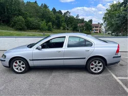 Grå Begagnad 2005 Volvo S60 Sedan | 65 999 kr (Marknadspris)