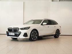 Vit Begagnad 2024 BMW 520 M Sport Kombi | 618 800 kr (Dyr)