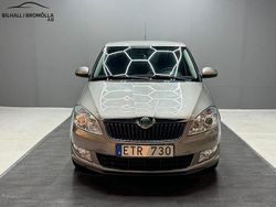 Ljusbrun (brun) Begagnad 2011 Skoda Fabia Elegance Halvkombi | 34 900 kr (Marknadspris)
