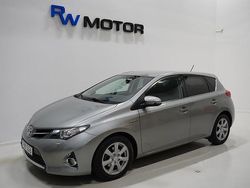 Ljusgrå Begagnad 2014 Toyota Auris Hybrid Edition Halvkombi | 164 900 kr (Marknadspris)