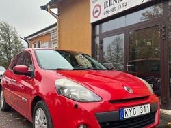 Röd Begagnad 2010 Renault Clio R.S. Halvkombi | 30 000 kr (Marknadspris)
