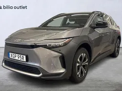 Silver Begagnad 2023 Toyota bZ4X Executive SUV | 318 000 kr (Marknadspris)