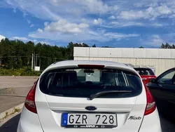 Vit Begagnad 2010 Ford Fiesta Trend Halvkombi | 64 000 kr (Marknadspris)