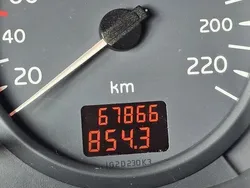 Grön Begagnad 2003 Renault Clio II Expression Halvkombi | 30 000 kr (Marknadspris)
