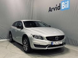 Silver Begagnad 2016 Volvo V60 CC Summum Kombi | 193 700 kr (Marknadspris)