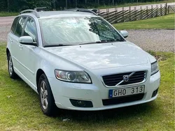 Vit Begagnad 2008 Volvo V50 Momentum Kombi | 44 000 kr (Marknadspris)