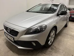 Silver (silver metallic) Begagnad 2016 Volvo V40 CC Momentum Kombi | 129 500 kr (Marknadspris)