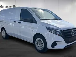 Vit (arktisk vit) Ny 2024 Mercedes Vito Minibuss | 512 375 kr (Marknadspris)