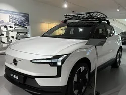Vit Ny 2024 Volvo EX30 Plus SUV | 484 900 kr (Marknadspris)