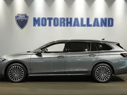 Grå Begagnad 2024 VW Passat Elegance Kombi | 529 900 kr