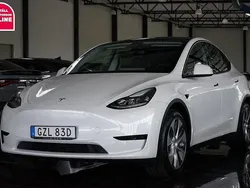Vit Begagnad 2023 Tesla Model Y Standard Range SUV | 339 500 kr (Bra pris)