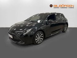 Svart Begagnad 2022 Toyota Corolla Style Halvkombi | 239 900 kr (Marknadspris)