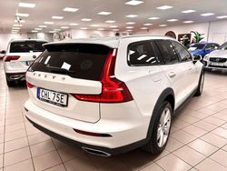 Vit Begagnad 2020 Volvo V60 CC Kombi | 314 500 kr (Marknadspris)