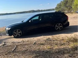 Svart Begagnad 2019 Volvo V60 R-Design Kombi | 180 000 kr