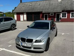 Grå Begagnad 2007 BMW 325 Advantage Sedan | 90 000 kr (Marknadspris)
