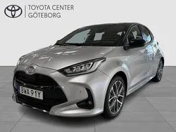 Silver Ny 2025 Toyota Yaris Hybrid Style Halvkombi | 304 900 kr (Marknadspris)