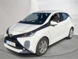 Vit Begagnad 2016 Toyota Aygo X-play Halvkombi | 84 000 kr (Marknadspris)