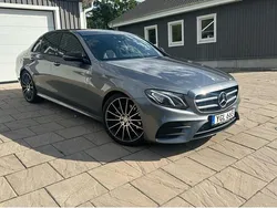 Grå Begagnad 2017 Mercedes E220 AMG line Sedan | 224 995 kr (Marknadspris)