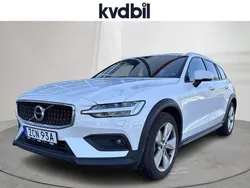 Vit Begagnad 2020 Volvo V60 CC Momentum Kombi | 229 800 kr (Bra pris)