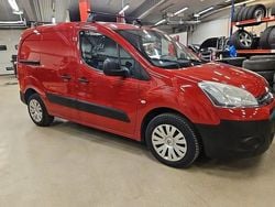 Röd Begagnad 2013 Citroën Berlingo Van | 69 500 kr (Marknadspris)