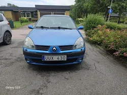 Blå Begagnad 2004 Renault Clio II Halvkombi | 32 000 kr (Marknadspris)