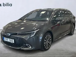 Mörkgrå Ny 2024 Toyota Corolla Style Kombi | 339 900 kr (Marknadspris)
