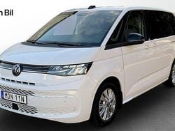 Vit (candyvit) Begagnad 2022 VW Multivan Life Minibuss | 495 000 kr (Marknadspris)