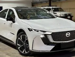 Crystal white pearl mica (34k) Ny 2025 Mazda 6e Takumi-Line Sedan | 499 500 kr