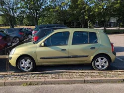Grön Begagnad 2005 Renault Clio R.S. Halvkombi | 23 500 kr (Marknadspris)