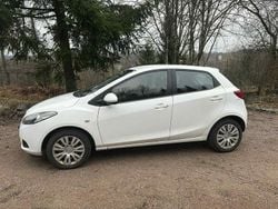 Vit Begagnad 2008 Mazda 2 Halvkombi | 25 000 kr (Marknadspris)
